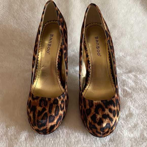 NEW BAMBOO Satin Leopard Print Platform Pumps Size 7 1/2 - Picture 2 of 15
